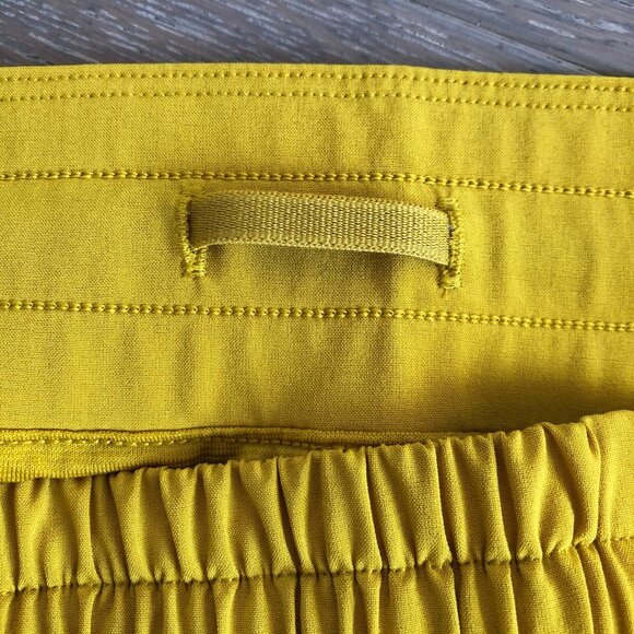 Lululemon Activewear Hotty Hot LR Short 2.5" Lined Gold Size 12 NWT - Picture 8 of 10